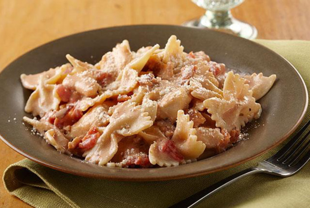 Bow Ties Pasta With Bacon And Tomatoes